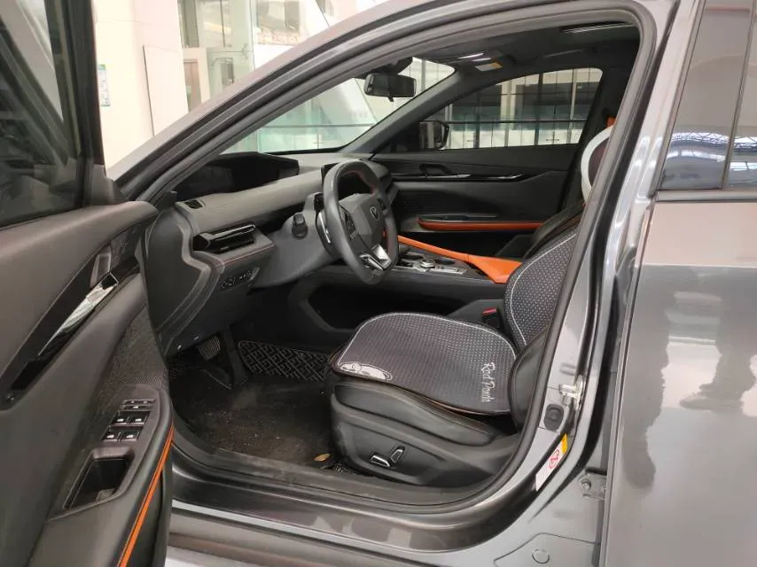 2022 ChangAn UNI-V 1.5T 188HP L4 7DCT,autocango,china used car exporter,china ev exporter,chinese used car exporter,chinese used ev exporter