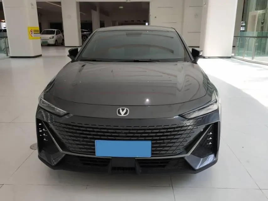 2022 ChangAn UNI-V 1.5T 188HP L4 7DCT,autocango,china used car exporter,china ev exporter,chinese used car exporter,chinese used ev exporter
