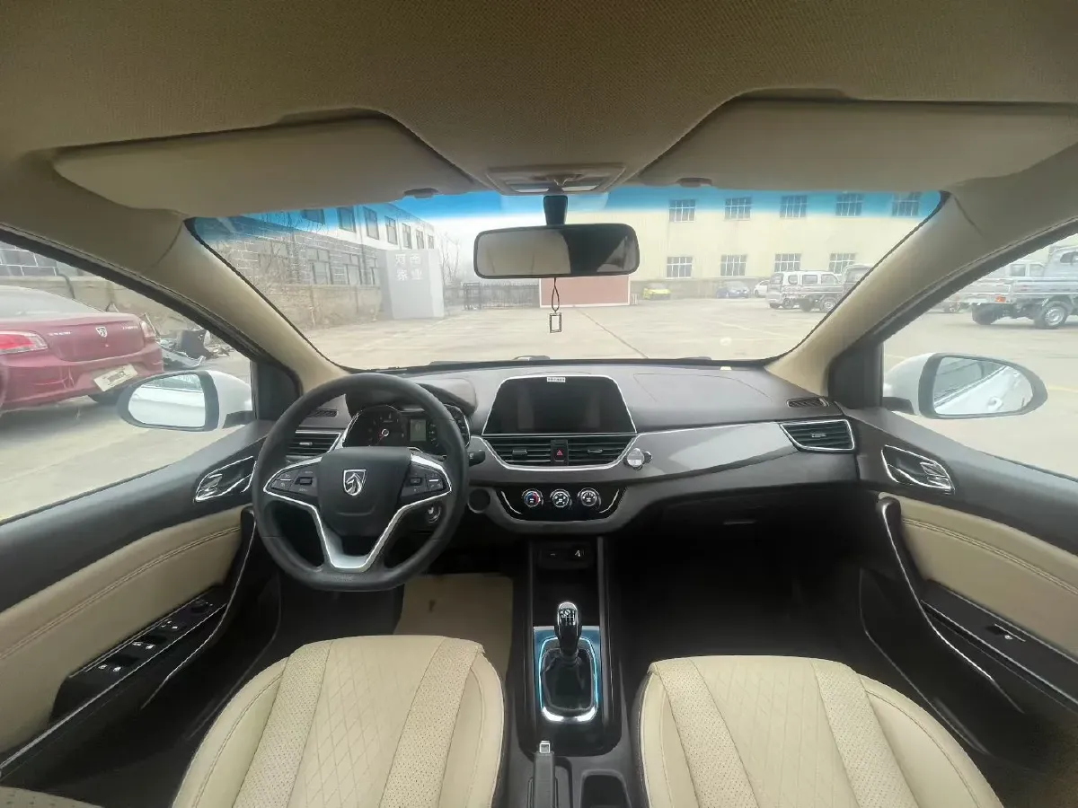 2017 BaoJun 310W 1.5L 112HP L4 6MT,autocango,china used car exporter,china ev exporter,chinese used car exporter,chinese used ev exporter