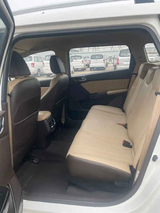 2017 BaoJun 310W 1.5L 112HP L4 6MT,autocango,china used car exporter,china ev exporter,chinese used car exporter,chinese used ev exporter