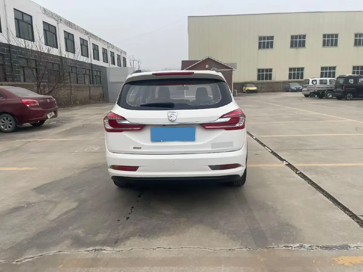2017 BaoJun 310W 1.5L 112HP L4 6MT,autocango,china used car exporter,china ev exporter,chinese used car exporter,chinese used ev exporter