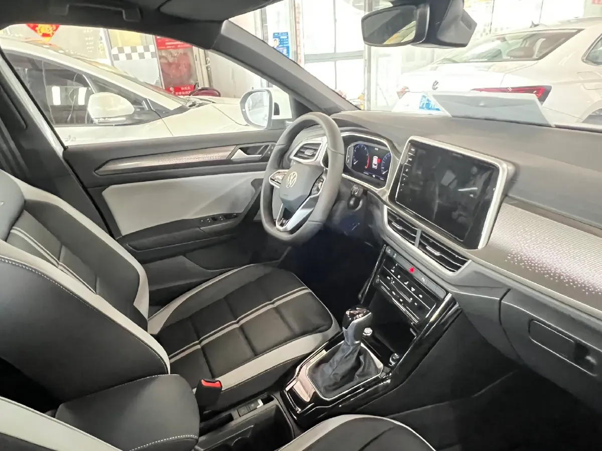 2025 Volkswagen T-Roc 1.5T 160HP L4 7DCT,autocango,china used car exporter,china ev exporter,chinese used car exporter,chinese used ev exporter