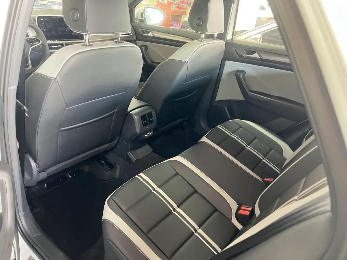 2025 Volkswagen T-Roc 1.5T 160HP L4 7DCT,autocango,china used car exporter,china ev exporter,chinese used car exporter,chinese used ev exporter