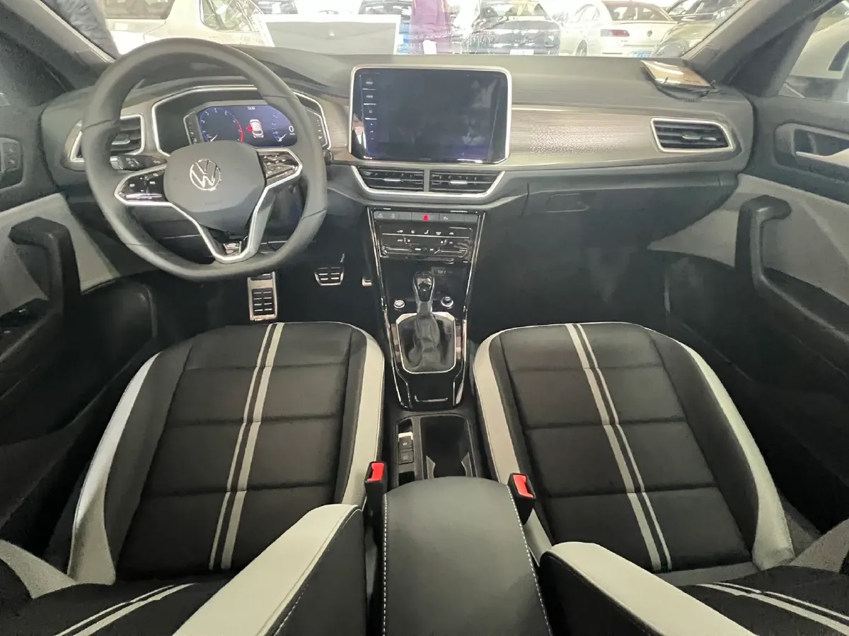 2025 Volkswagen T-Roc 1.5T 160HP L4 7DCT,autocango,china used car exporter,china ev exporter,chinese used car exporter,chinese used ev exporter