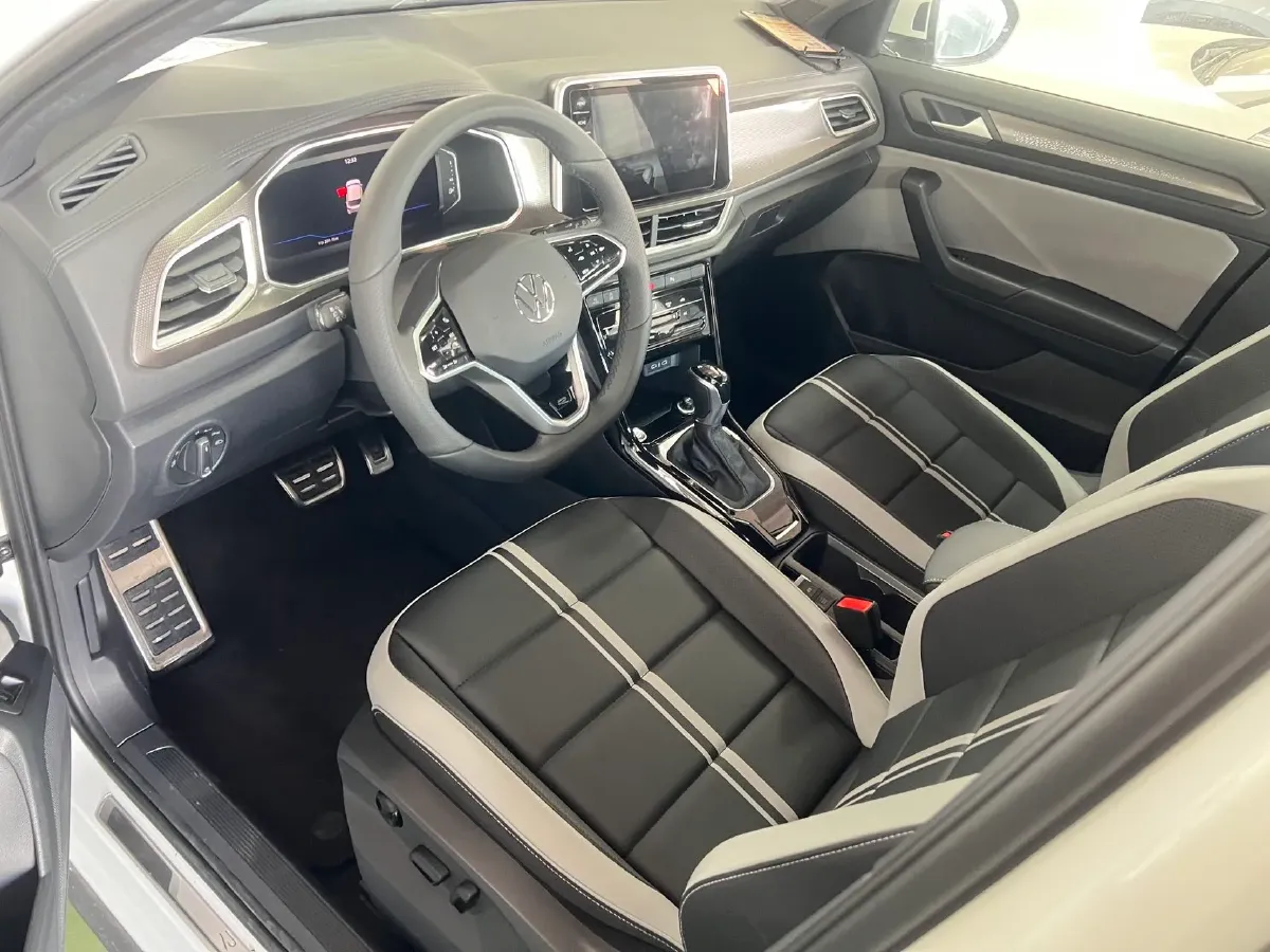 2025 Volkswagen T-Roc 1.5T 160HP L4 7DCT,autocango,china used car exporter,china ev exporter,chinese used car exporter,chinese used ev exporter