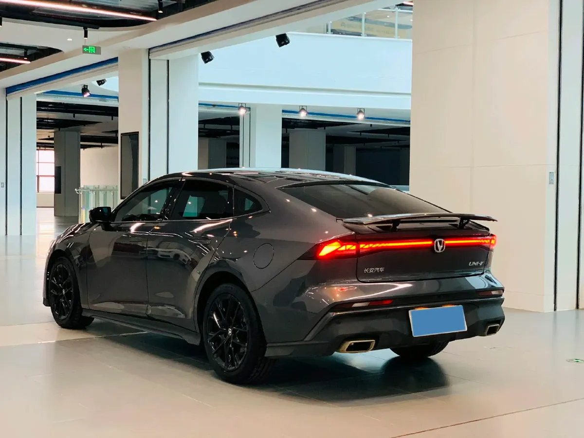 2024 ChangAn UNI-V 1.5T 188HP L4 7DCT,autocango,china used car exporter,china ev exporter,chinese used car exporter,chinese used ev exporter