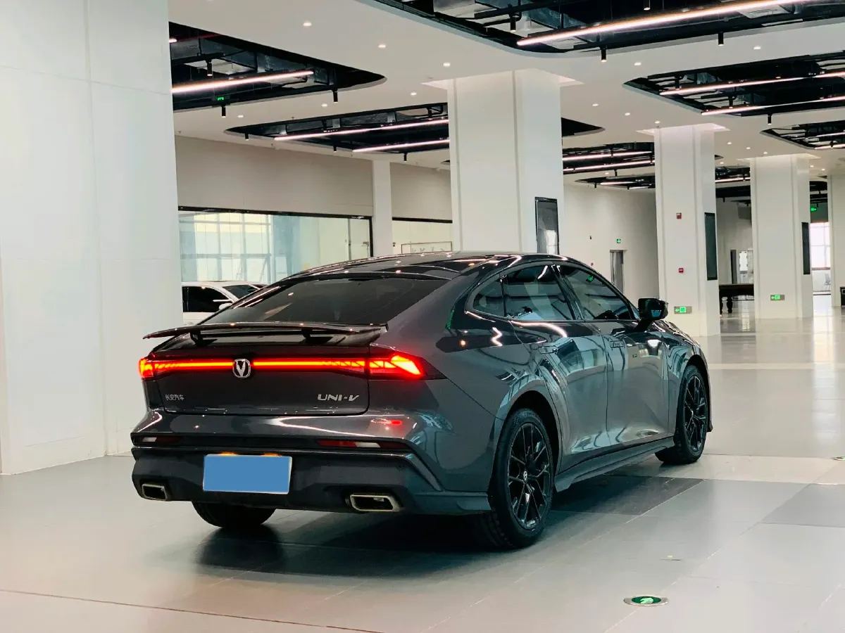 2024 ChangAn UNI-V 1.5T 188HP L4 7DCT,autocango,china used car exporter,china ev exporter,chinese used car exporter,chinese used ev exporter