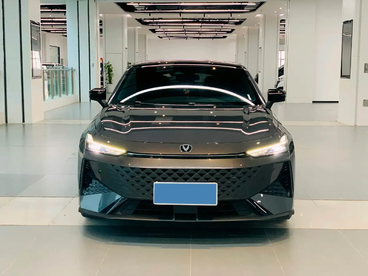 2024 ChangAn UNI-V 1.5T 188HP L4 7DCT,autocango,china used car exporter,china ev exporter,chinese used car exporter,chinese used ev exporter