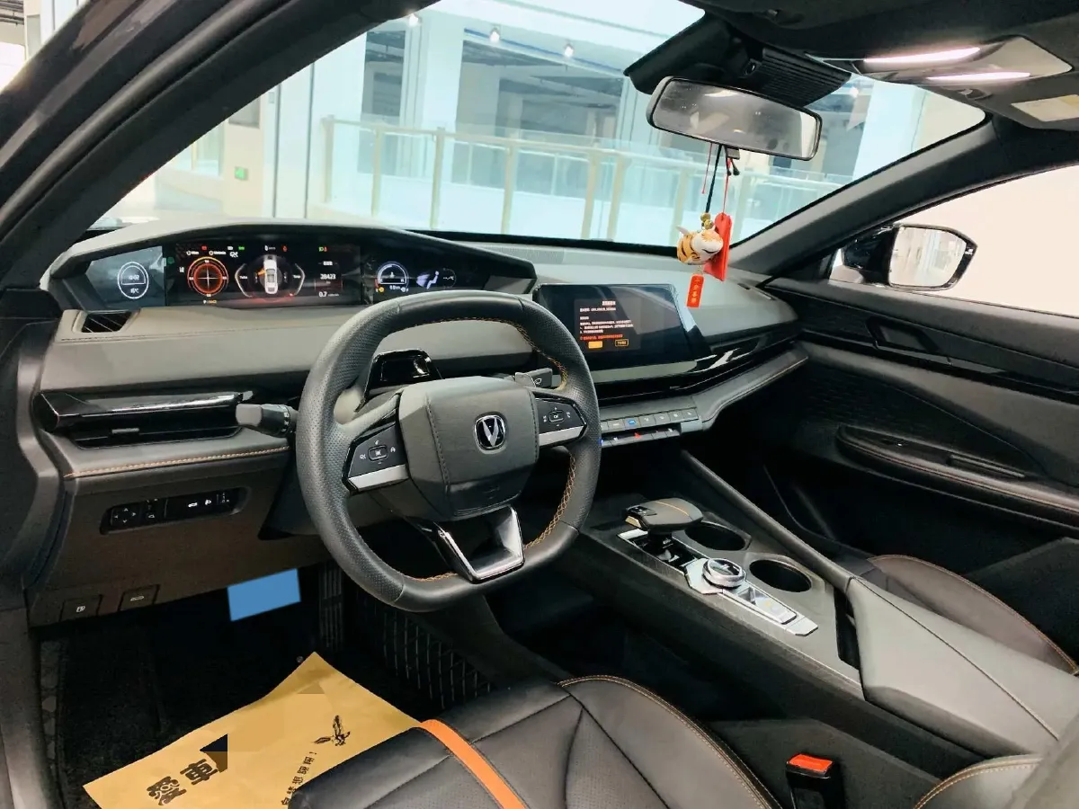 2024 ChangAn UNI-V 1.5T 188HP L4 7DCT,autocango,china used car exporter,china ev exporter,chinese used car exporter,chinese used ev exporter