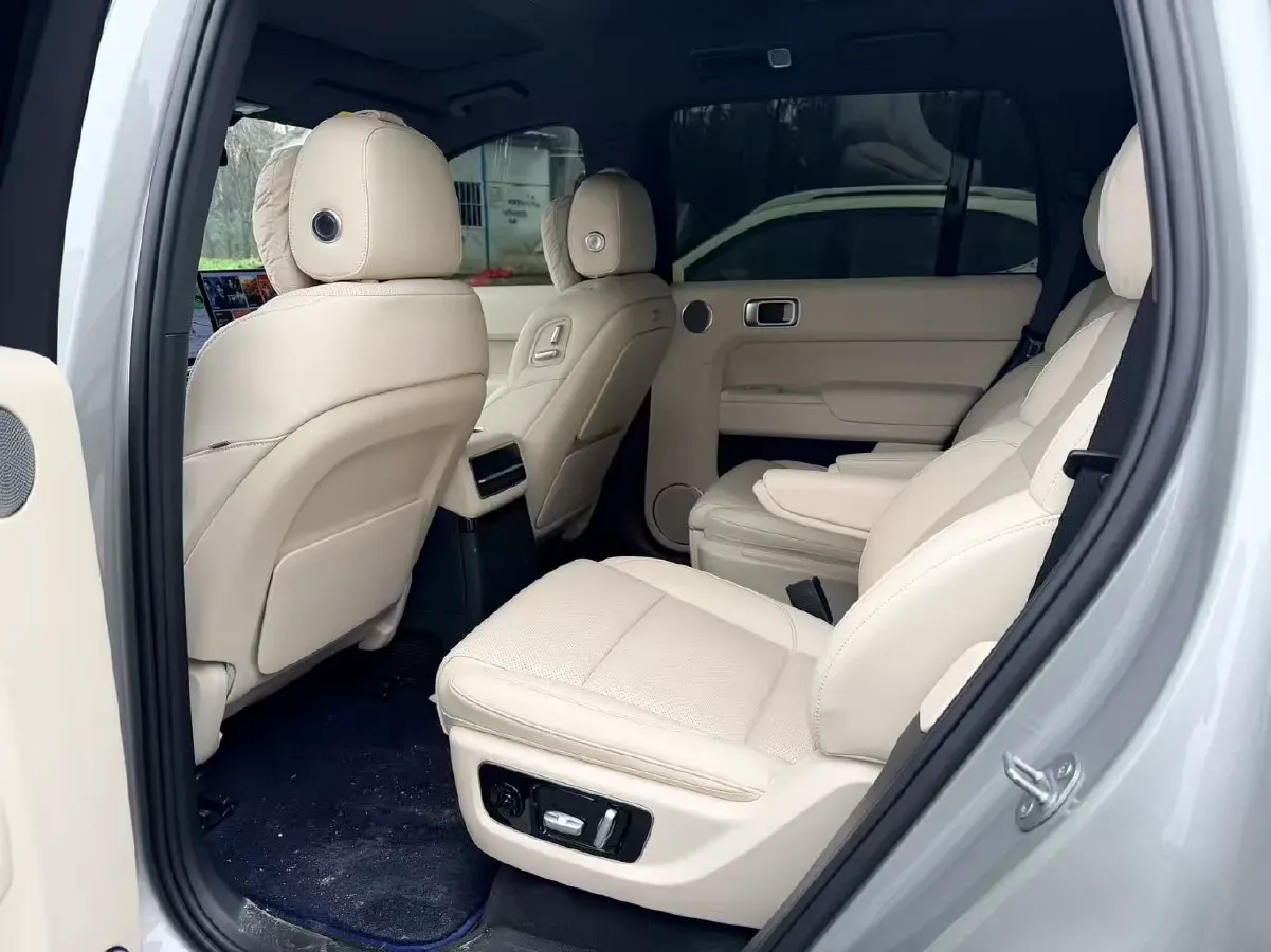 2022 Li L9 Range Extended 154HP REEV 42.6KWH,autocango,china used car exporter,china ev exporter,chinese used car exporter,chinese used ev exporter