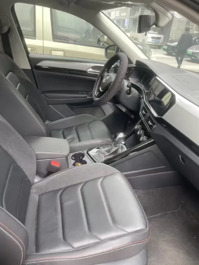 2019 Jeep Cherokee 2.0T 234HP L4 9AT,autocango,china used car exporter,china ev exporter,chinese used car exporter,chinese used ev exporter