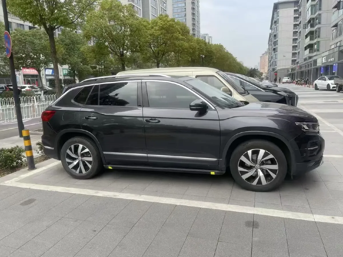2019 Jeep Cherokee 2.0T 234HP L4 9AT,autocango,china used car exporter,china ev exporter,chinese used car exporter,chinese used ev exporter