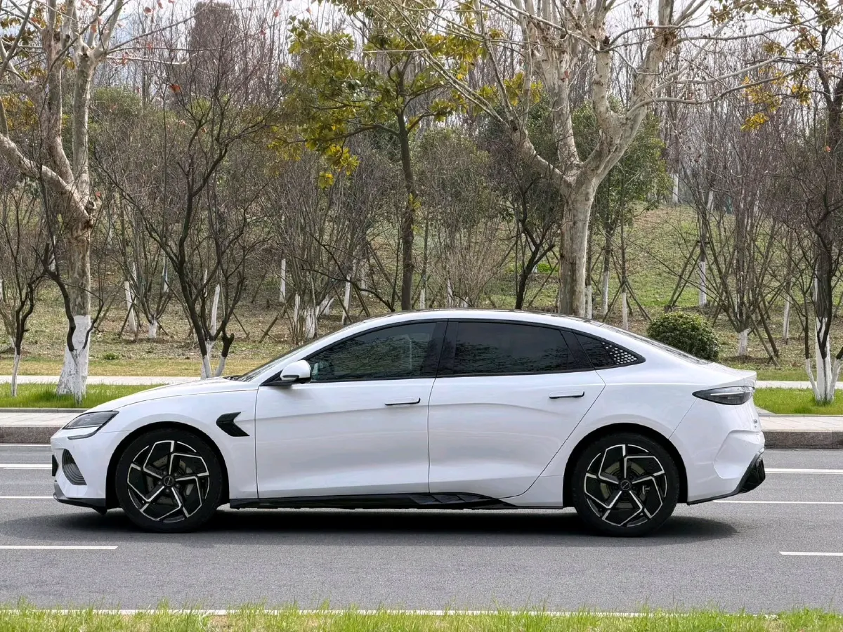 2022 AITO AITO M5 Range Extended 125HP REEV 40KWH,autocango,china used car exporter,china ev exporter,chinese used car exporter,chinese used ev exporter