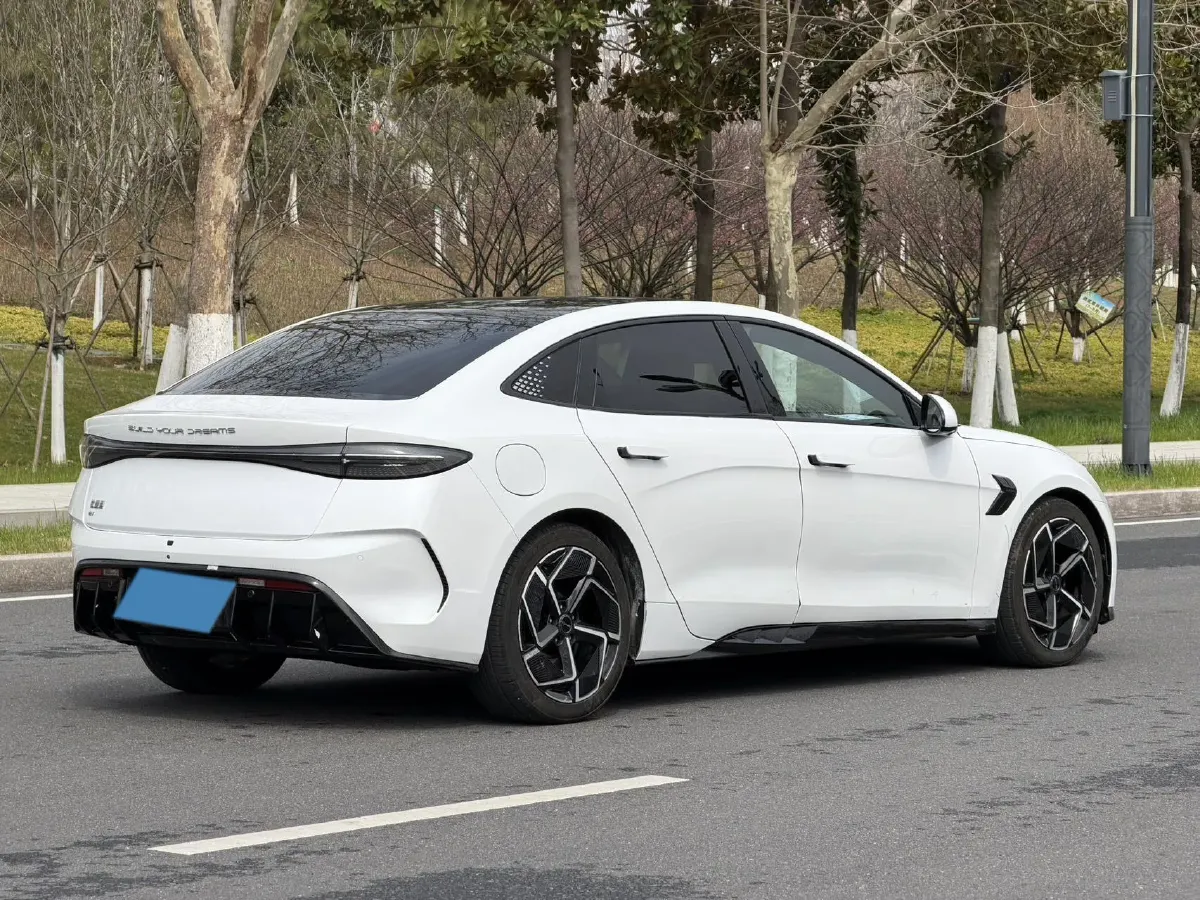 2022 AITO AITO M5 Range Extended 125HP REEV 40KWH,autocango,china used car exporter,china ev exporter,chinese used car exporter,chinese used ev exporter