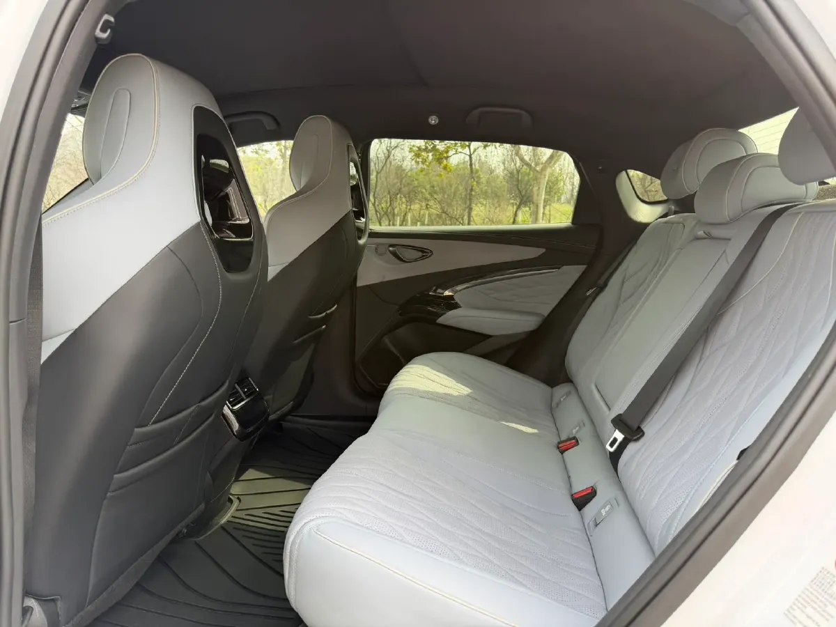 2022 AITO AITO M5 Range Extended 125HP REEV 40KWH,autocango,china used car exporter,china ev exporter,chinese used car exporter,chinese used ev exporter