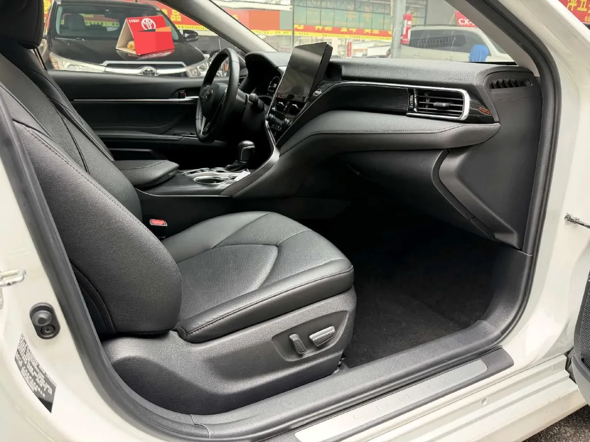 2021 Toyota Camry 2.5L 209HP L4 8AT,autocango,china used car exporter,china ev exporter,chinese used car exporter,chinese used ev exporter