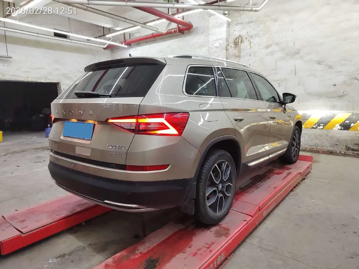 2019 Skoda Superb 2.0T 220HP L4 7DCT,autocango,china used car exporter,china ev exporter,chinese used car exporter,chinese used ev exporter
