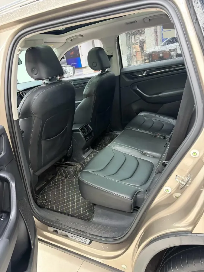 2019 Skoda Superb 2.0T 220HP L4 7DCT,autocango,china used car exporter,china ev exporter,chinese used car exporter,chinese used ev exporter