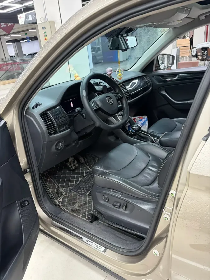 2019 Skoda Superb 2.0T 220HP L4 7DCT,autocango,china used car exporter,china ev exporter,chinese used car exporter,chinese used ev exporter