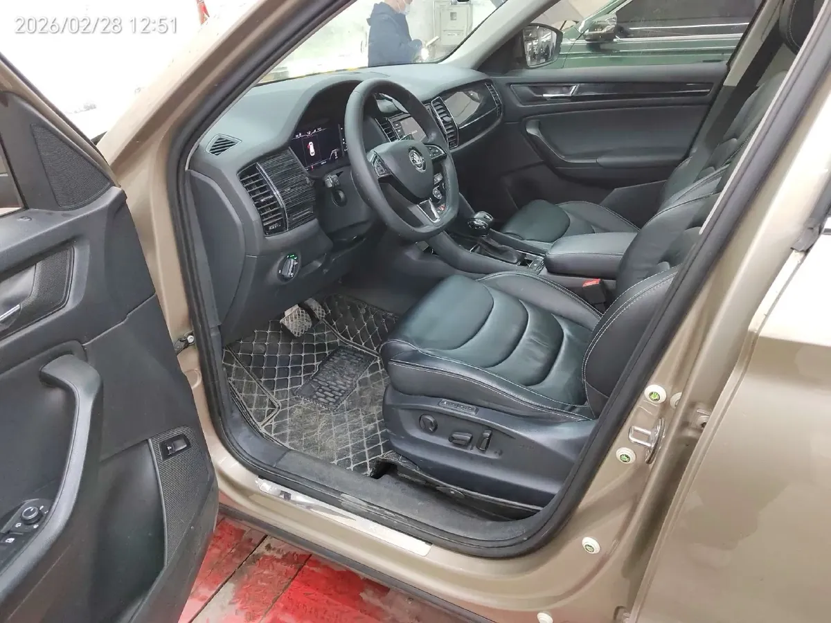 2019 Skoda Superb 2.0T 220HP L4 7DCT,autocango,china used car exporter,china ev exporter,chinese used car exporter,chinese used ev exporter