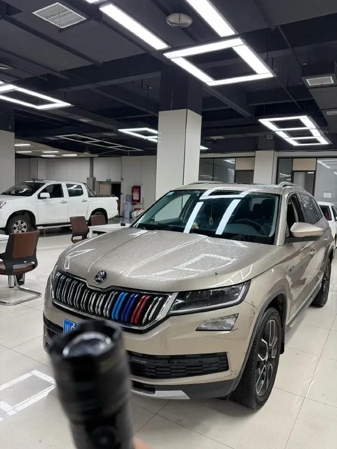 2019 Skoda Superb 2.0T 220HP L4 7DCT,autocango,china used car exporter,china ev exporter,chinese used car exporter,chinese used ev exporter