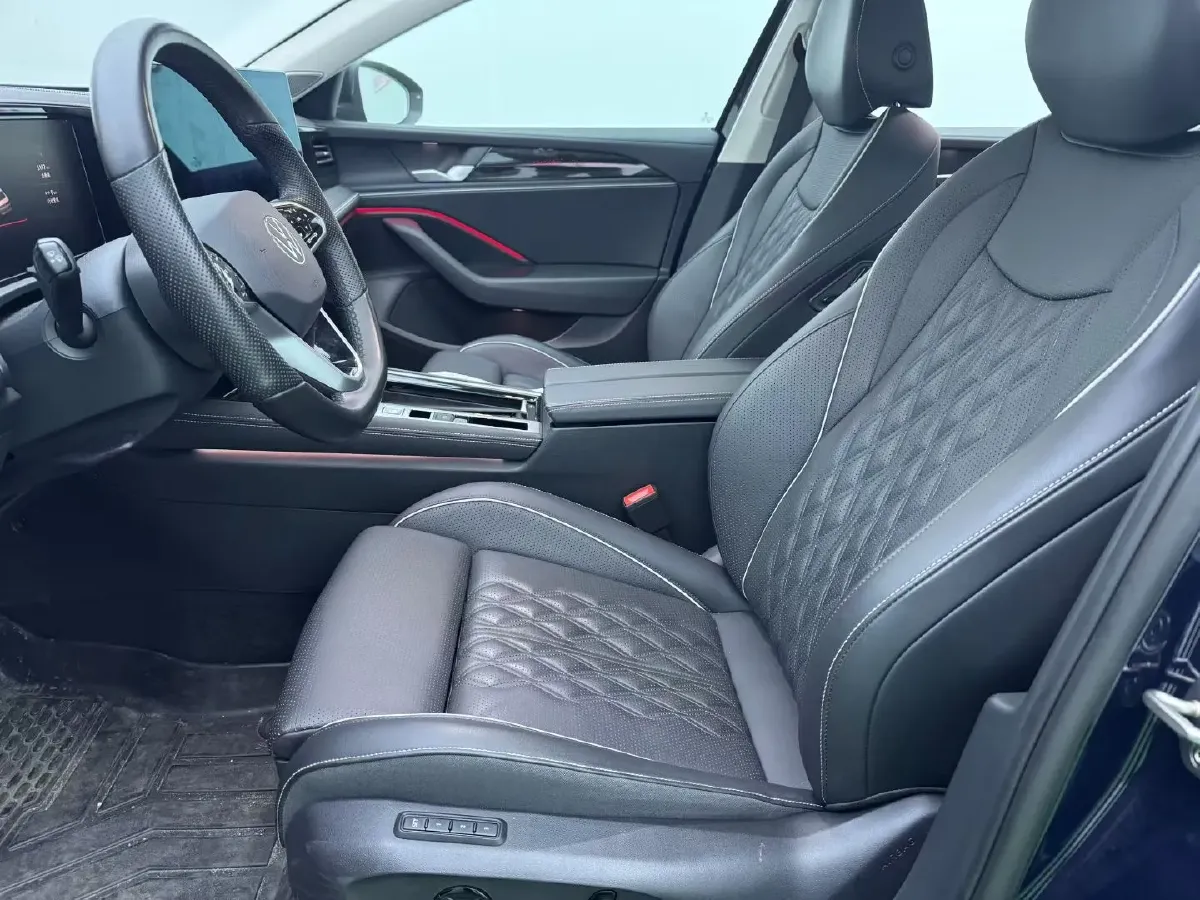 2024 Volkswagen Magotan 2.0T 220HP L4 7DCT,autocango,china used car exporter,china ev exporter,chinese used car exporter,chinese used ev exporter