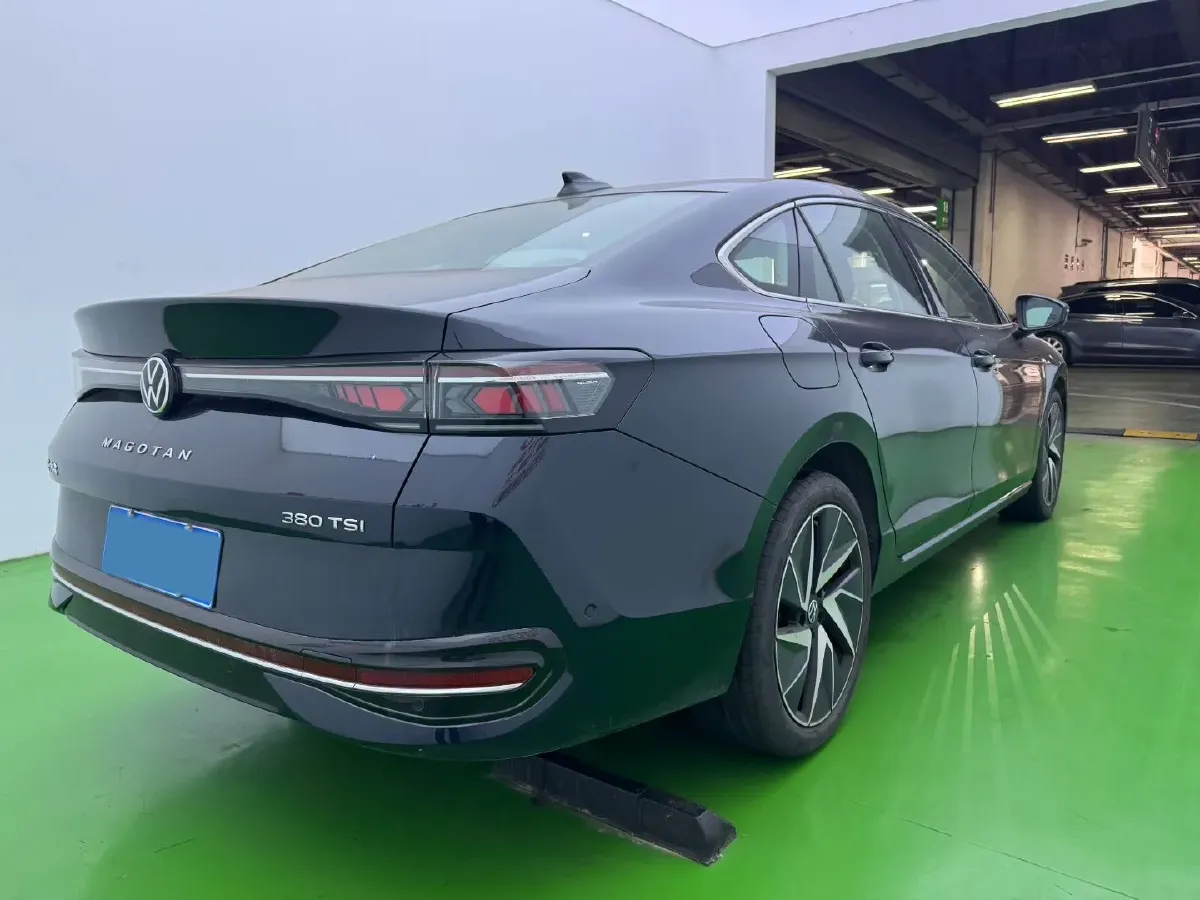 2024 Volkswagen Magotan 2.0T 220HP L4 7DCT,autocango,china used car exporter,china ev exporter,chinese used car exporter,chinese used ev exporter