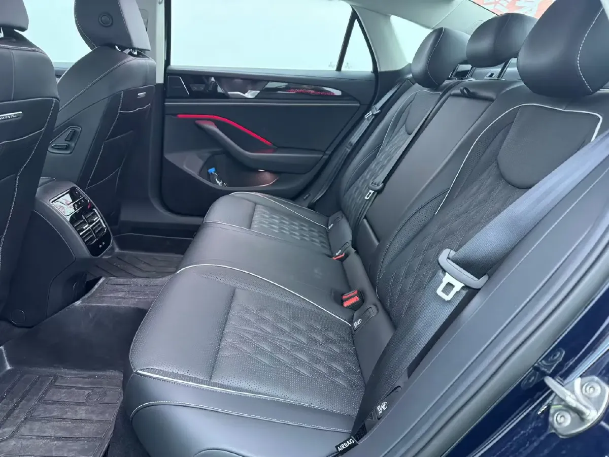 2024 Volkswagen Magotan 2.0T 220HP L4 7DCT,autocango,china used car exporter,china ev exporter,chinese used car exporter,chinese used ev exporter