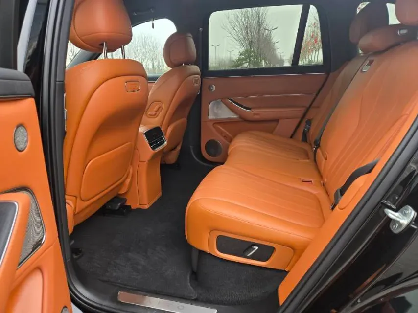 2025 AITO AITO M8 REEV 160HP REEV 53.4KWH,autocango,china used car exporter,china ev exporter,chinese used car exporter,chinese used ev exporter