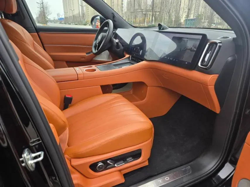 2025 AITO AITO M8 REEV 160HP REEV 53.4KWH,autocango,china used car exporter,china ev exporter,chinese used car exporter,chinese used ev exporter