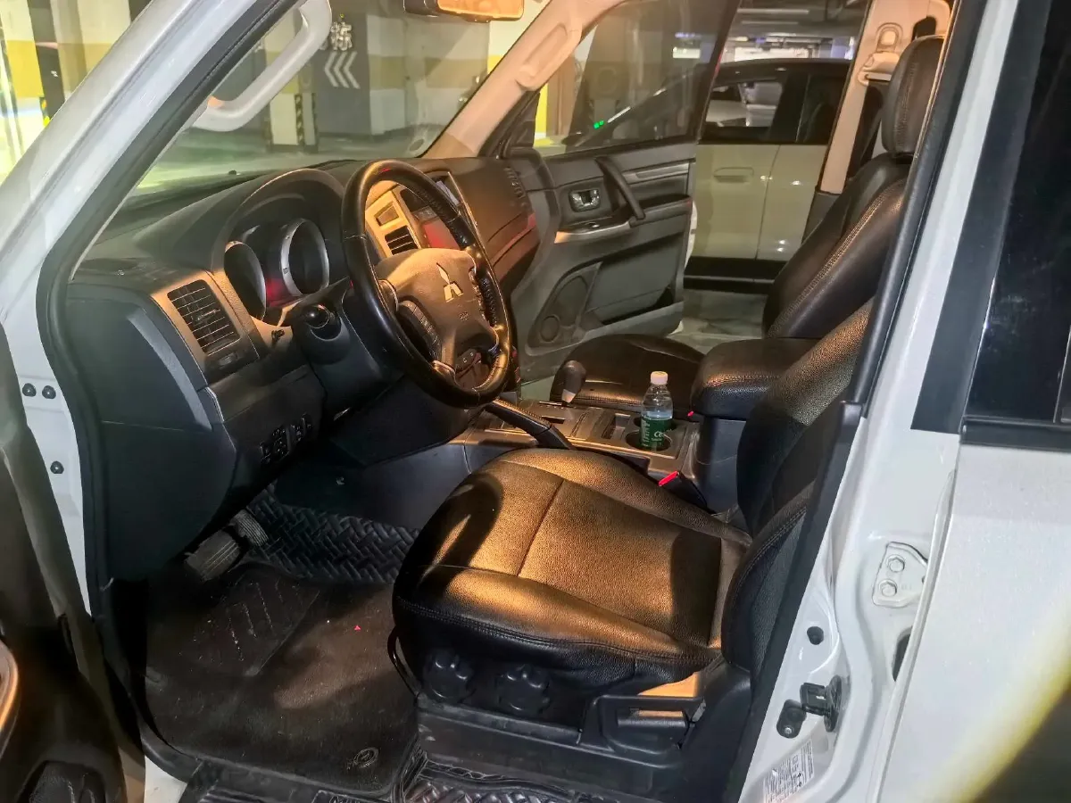 2018 Mitsubishi Pajero 3.0L 174HP V6 5AT,autocango,china used car exporter,china ev exporter,chinese used car exporter,chinese used ev exporter