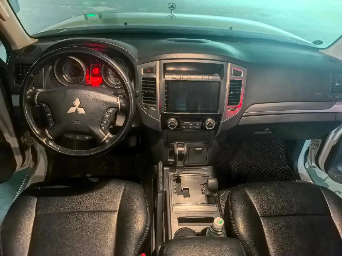 2018 Mitsubishi Pajero 3.0L 174HP V6 5AT,autocango,china used car exporter,china ev exporter,chinese used car exporter,chinese used ev exporter