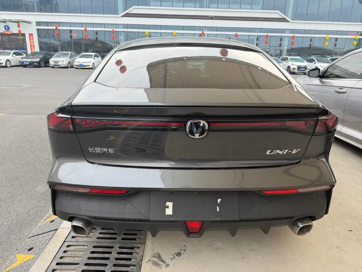 2022 ChangAn UNI-V 1.5T 188HP L4 7DCT,autocango,china used car exporter,china ev exporter,chinese used car exporter,chinese used ev exporter