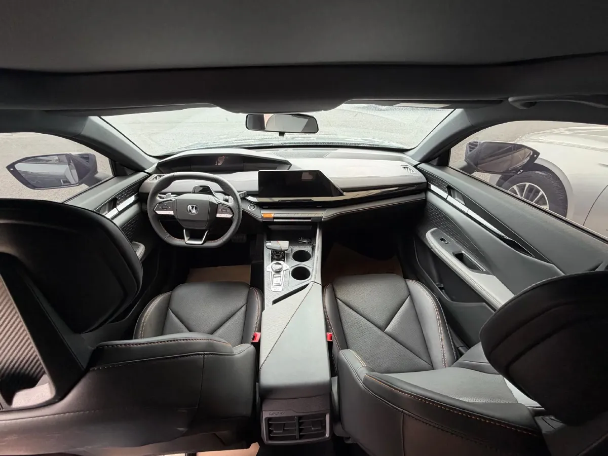 2022 ChangAn UNI-V 1.5T 188HP L4 7DCT,autocango,china used car exporter,china ev exporter,chinese used car exporter,chinese used ev exporter