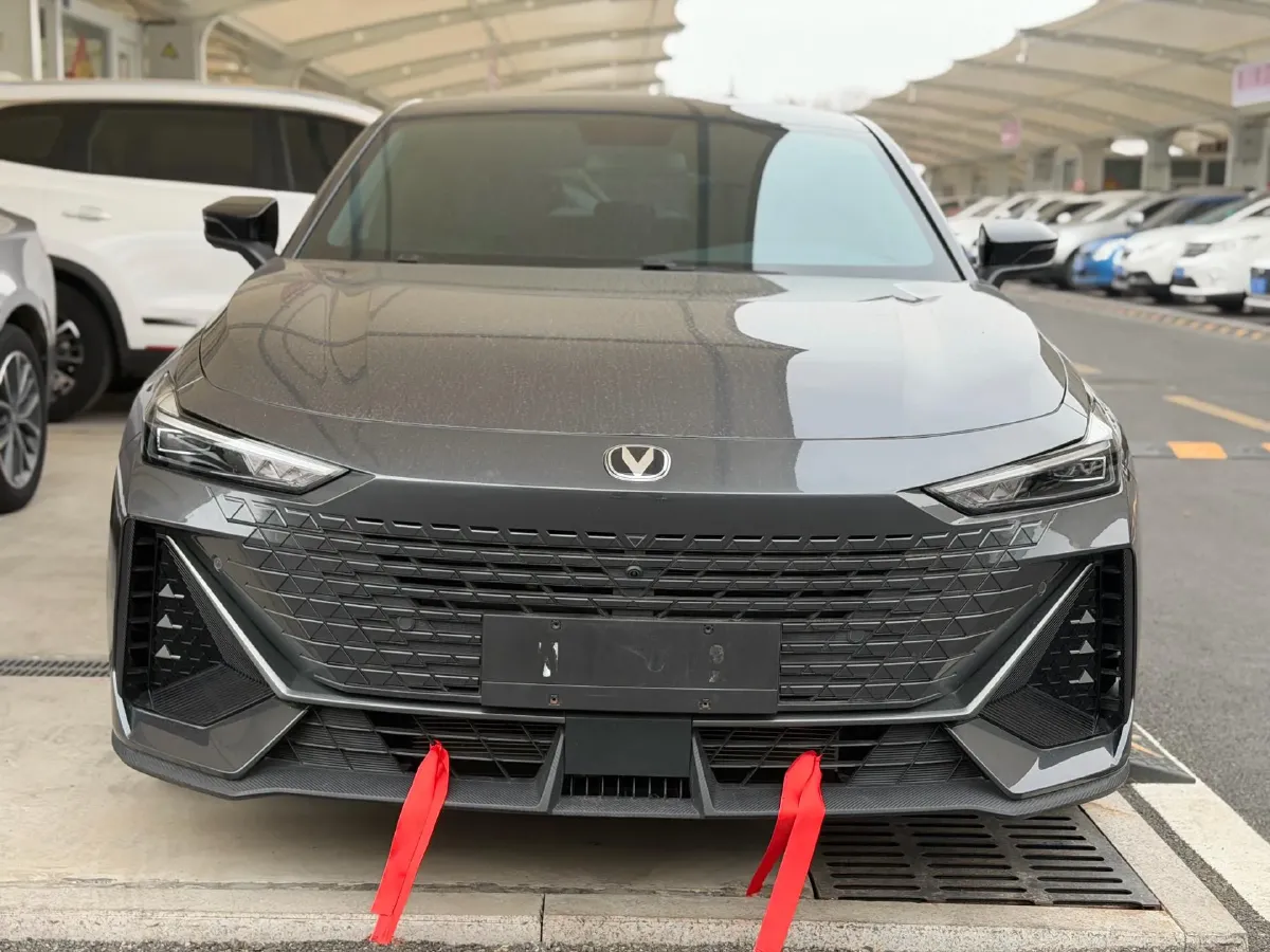 2022 ChangAn UNI-V 1.5T 188HP L4 7DCT,autocango,china used car exporter,china ev exporter,chinese used car exporter,chinese used ev exporter