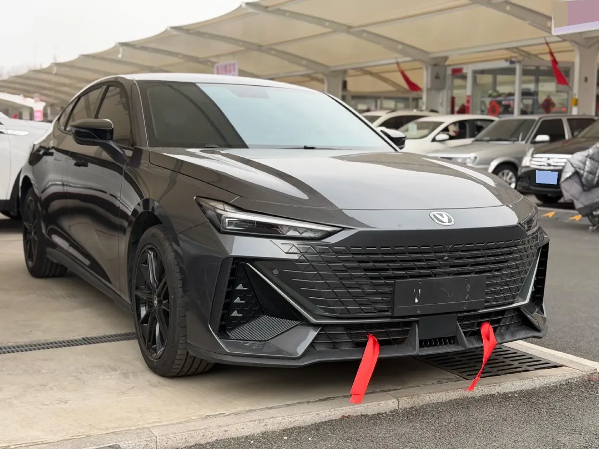 2022 ChangAn UNI-V 1.5T 188HP L4 7DCT,autocango,china used car exporter,china ev exporter,chinese used car exporter,chinese used ev exporter