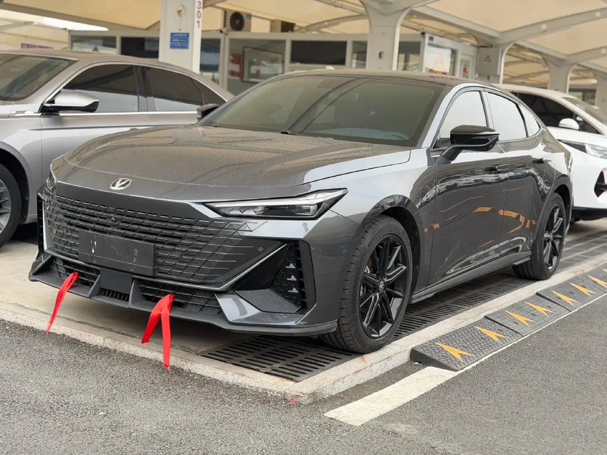 2022 ChangAn UNI-V 1.5T 188HP L4 7DCT,autocango,china used car exporter,china ev exporter,chinese used car exporter,chinese used ev exporter