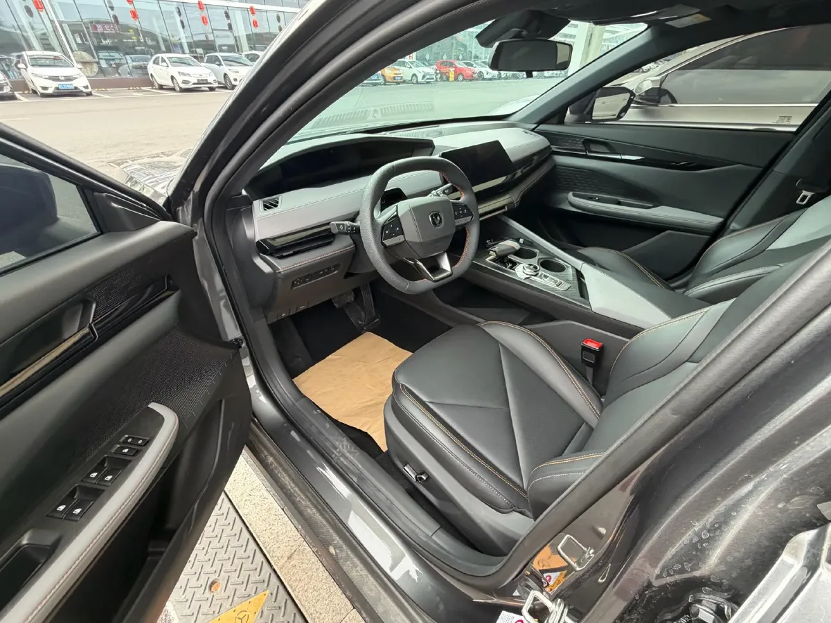 2022 ChangAn UNI-V 1.5T 188HP L4 7DCT,autocango,china used car exporter,china ev exporter,chinese used car exporter,chinese used ev exporter