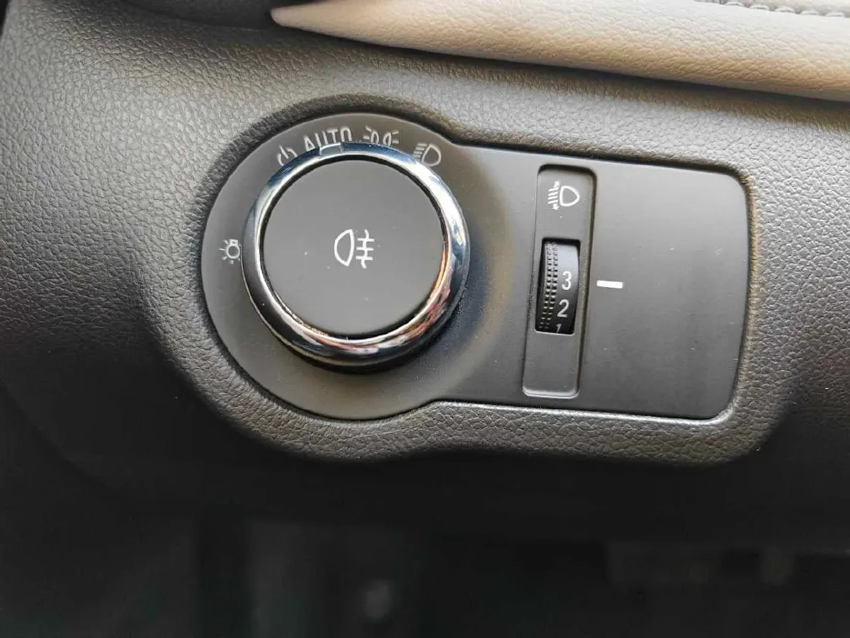 2023 Chevrolet Monza 1.5L 113HP L4 6DCT,autocango,china used car exporter,china ev exporter,chinese used car exporter,chinese used ev exporter