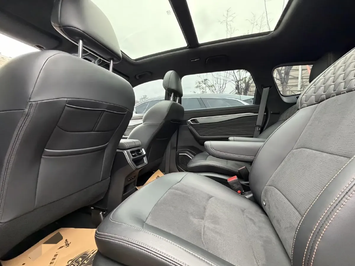 2025 Geely Okavango L 2.0T 218HP L4 7DCT,autocango,china used car exporter,china ev exporter,chinese used car exporter,chinese used ev exporter