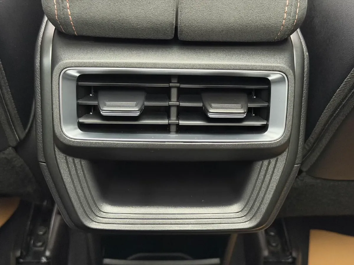 2025 Geely Okavango L 2.0T 218HP L4 7DCT,autocango,china used car exporter,china ev exporter,chinese used car exporter,chinese used ev exporter