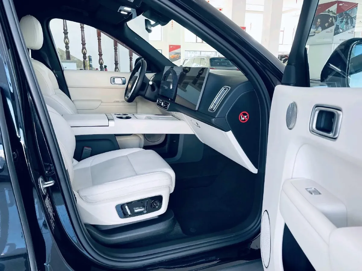 2023 Li L8 Range Extended 154HP REEV 40.9KWH,autocango,china used car exporter,china ev exporter,chinese used car exporter,chinese used ev exporter