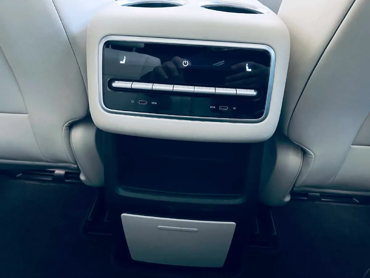 2023 Li L8 Range Extended 154HP REEV 40.9KWH,autocango,china used car exporter,china ev exporter,chinese used car exporter,chinese used ev exporter