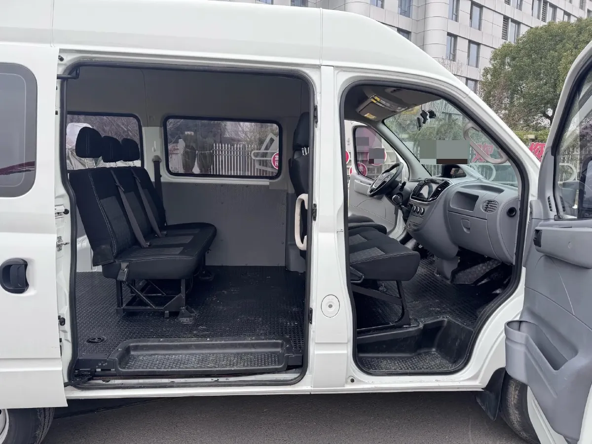 2023 MAXUS XinTu V70 2.0T 125HP L4 6MT,autocango,china used car exporter,china ev exporter,chinese used car exporter,chinese used ev exporter