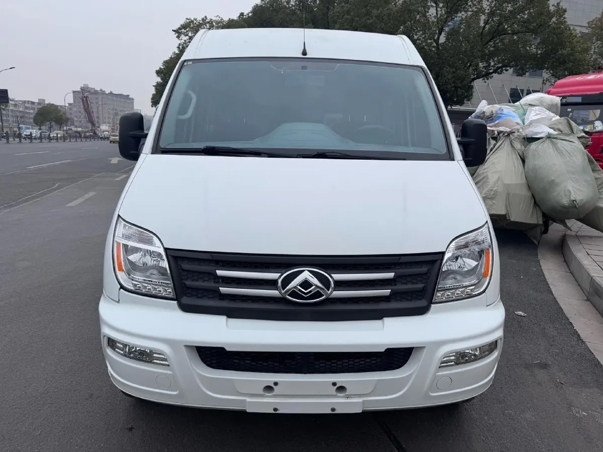 2023 MAXUS XinTu V70 2.0T 125HP L4 6MT,autocango,china used car exporter,china ev exporter,chinese used car exporter,chinese used ev exporter
