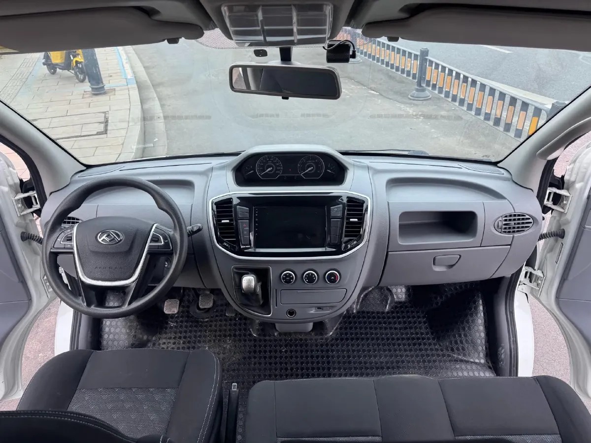 2023 MAXUS XinTu V70 2.0T 125HP L4 6MT,autocango,china used car exporter,china ev exporter,chinese used car exporter,chinese used ev exporter