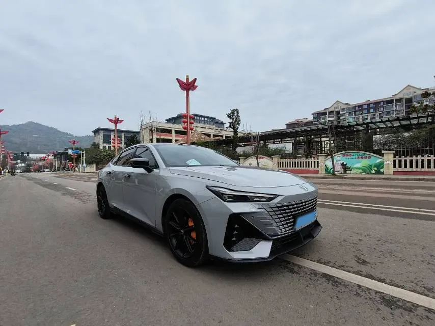 2022 ChangAn UNI-V 1.5T 188HP L4 7DCT,autocango,china used car exporter,china ev exporter,chinese used car exporter,chinese used ev exporter