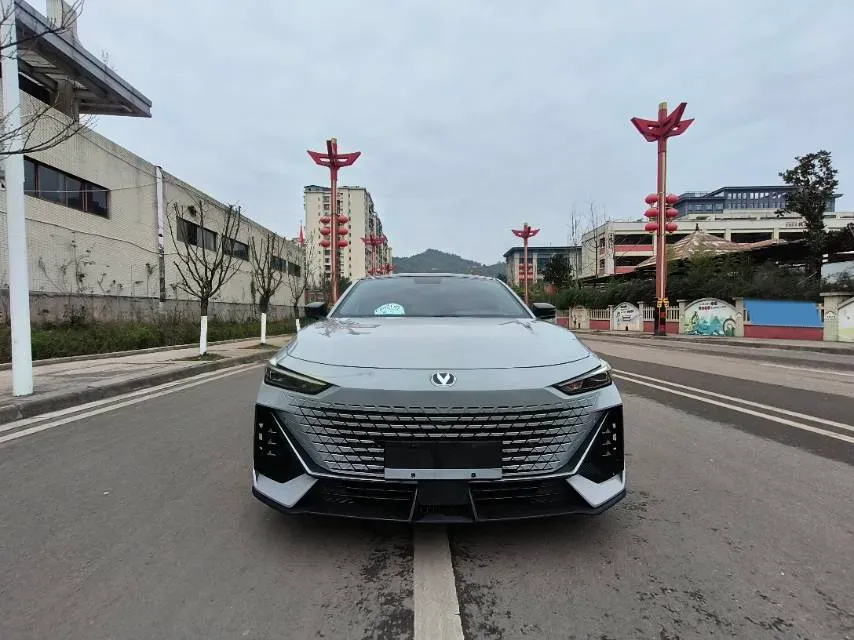 2022 ChangAn UNI-V 1.5T 188HP L4 7DCT,autocango,china used car exporter,china ev exporter,chinese used car exporter,chinese used ev exporter