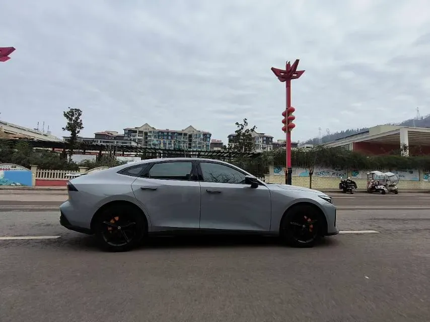 2022 ChangAn UNI-V 1.5T 188HP L4 7DCT,autocango,china used car exporter,china ev exporter,chinese used car exporter,chinese used ev exporter