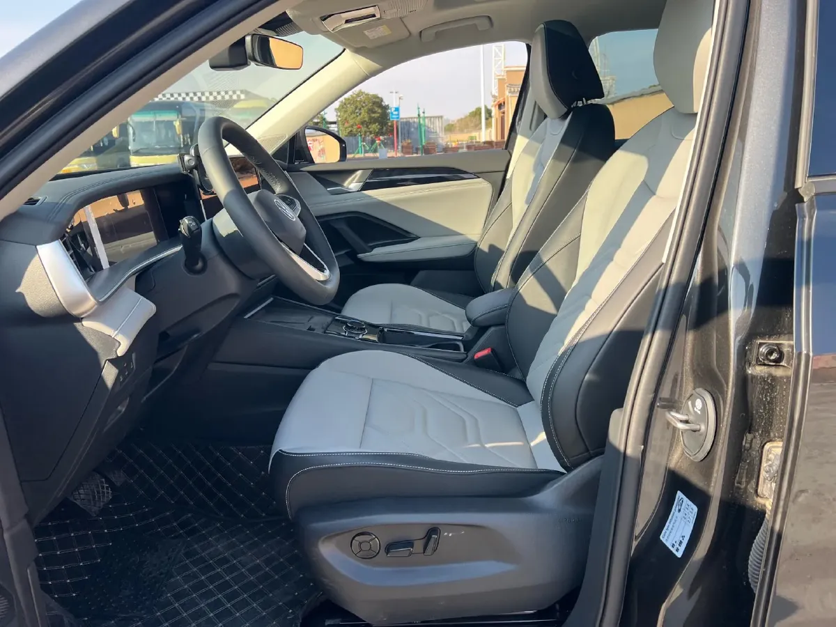 2025 Volkswagen Tayron 2.0T 186HP L4 7DCT,autocango,china used car exporter,china ev exporter,chinese used car exporter,chinese used ev exporter